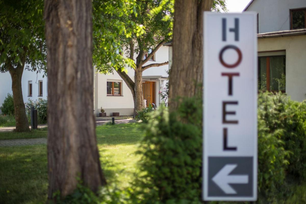 Hotel Am Ring Magdeburg Exterior photo